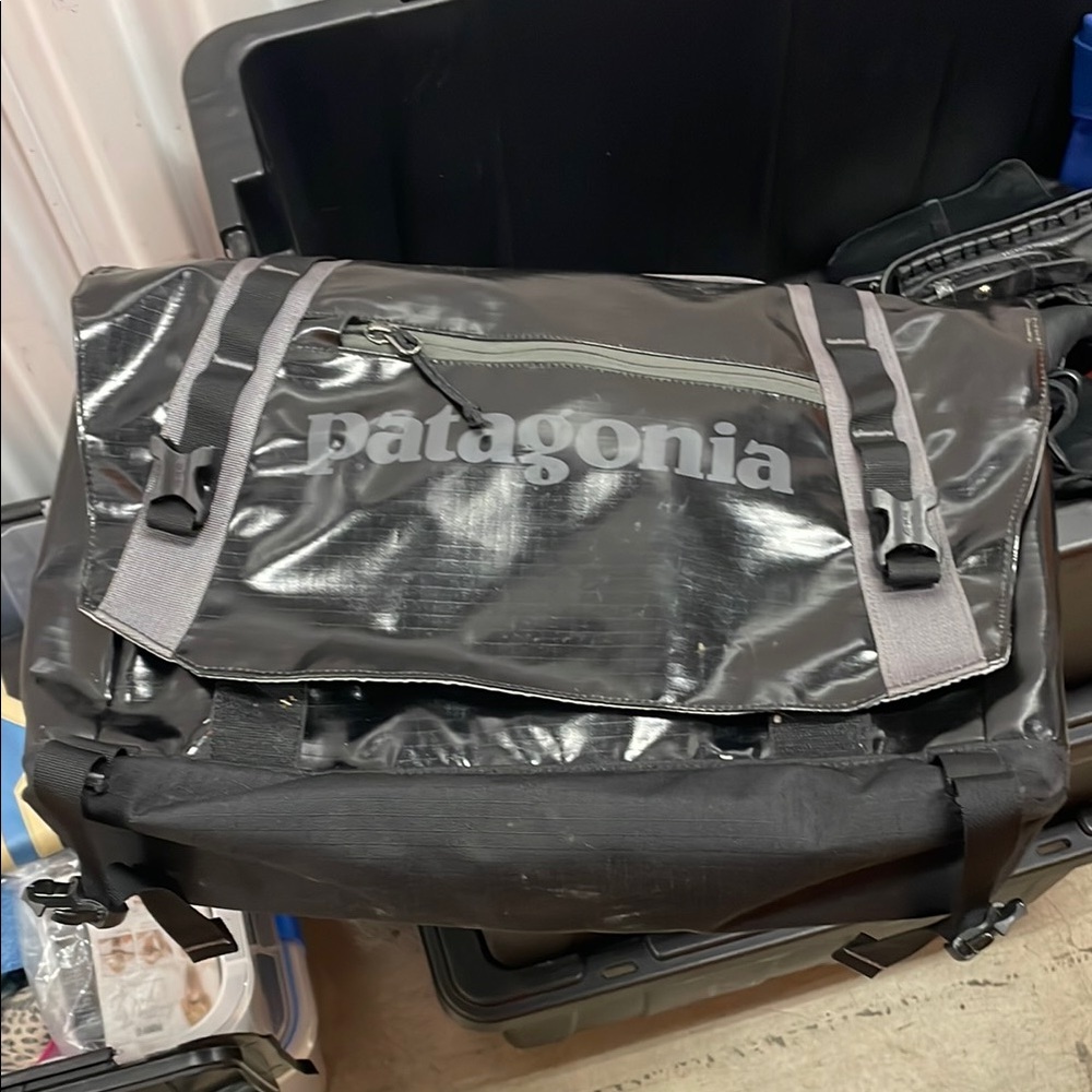 Black Hole Mini 12L Messenger Bag